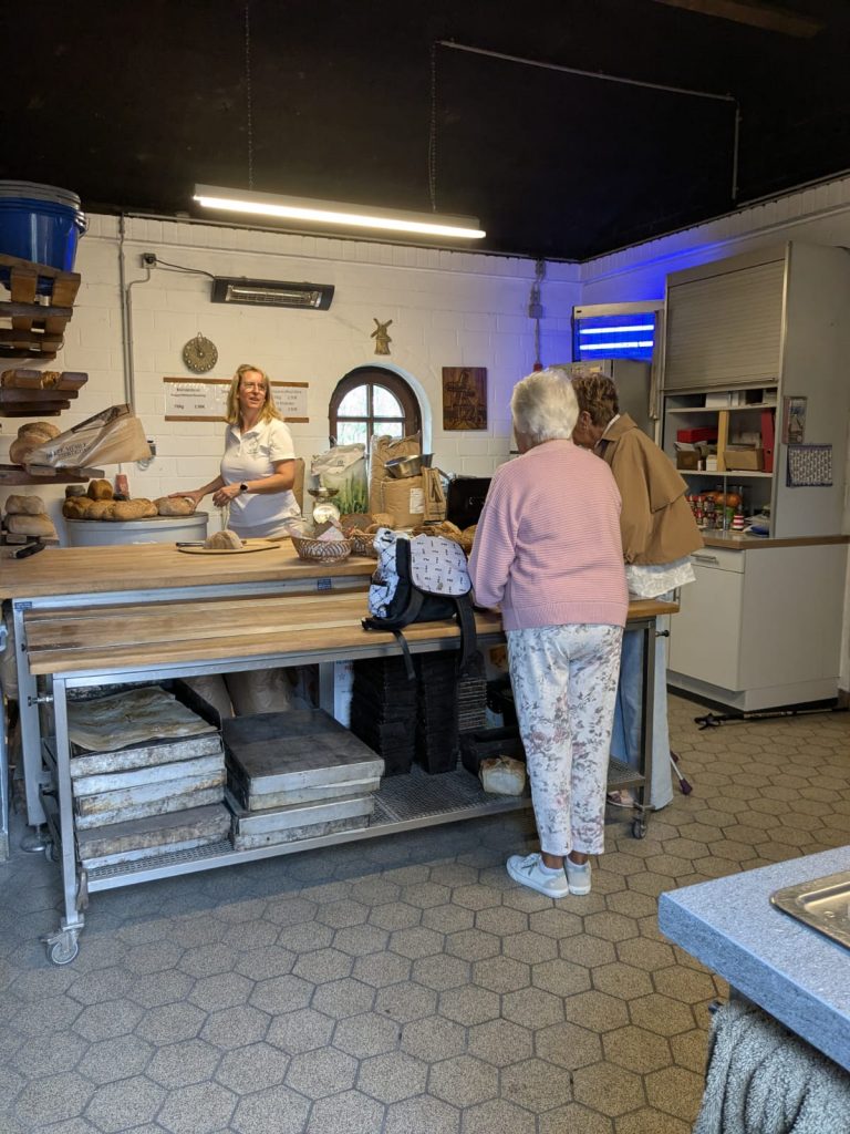 Herbstliches Ausflugserlebnis: Heimatfreunde Materborn veranstalten Planwagenfahrt zur Mühle Donsbrüggen