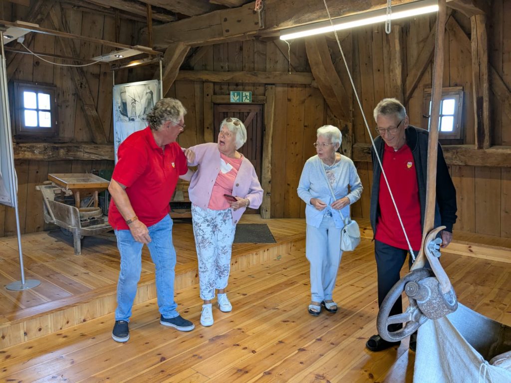 Herbstliches Ausflugserlebnis: Heimatfreunde Materborn veranstalten Planwagenfahrt zur Mühle Donsbrüggen