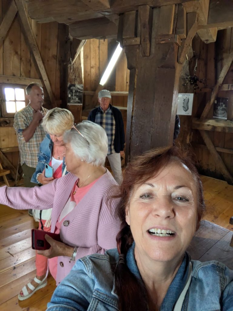 Herbstliches Ausflugserlebnis: Heimatfreunde Materborn veranstalten Planwagenfahrt zur Mühle Donsbrüggen