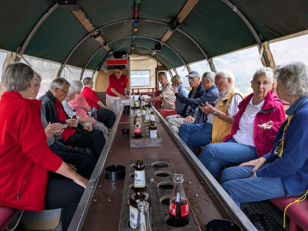 Herbstliches Ausflugserlebnis: Heimatfreunde Materborn veranstalten Planwagenfahrt zur Mühle Donsbrüggen